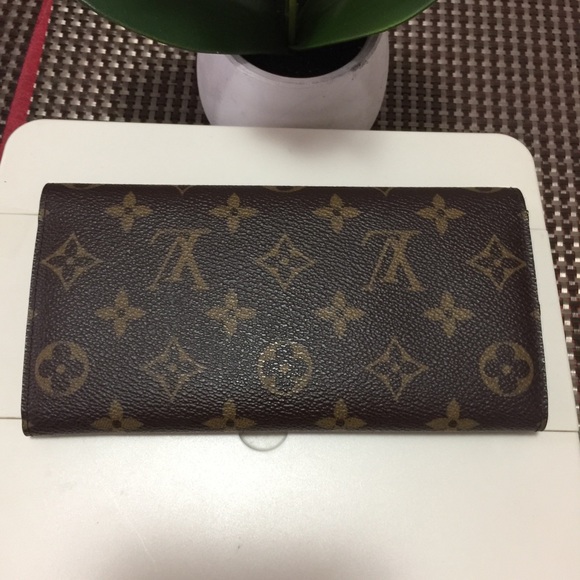 Louis Vuitton Emily wallet -PRICE IS FIRM- - Picture 2 of 8